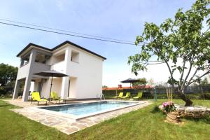 Apartments with swimming pool Rozac, Umag - 27251