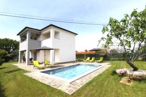 Apartments with swimming pool Rozac, Umag - 27251