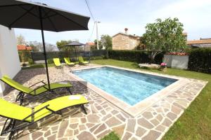 Apartments with swimming pool Rozac, Umag - 27251