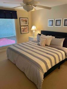 In the Heart of Harbour Town 2BR 2BA Pool Access Close to Beach