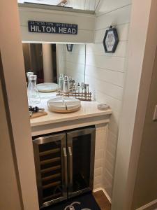 In the Heart of Harbour Town 2BR 2BA Pool Access Close to Beach