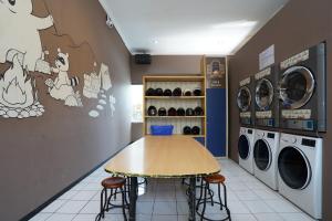 Reddoorz Hostel near Malang Train Station 3