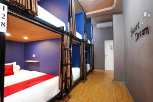 Reddoorz Hostel near Malang Train Station 3