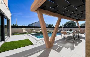 Amazing Home In Zaton