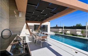 Amazing Home In Zaton