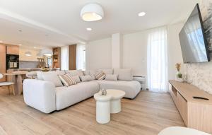 Amazing Home In Zaton