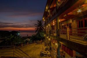Sea Rock Resort