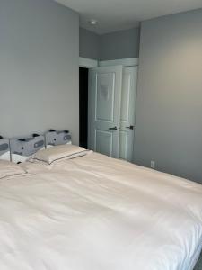 Rooms near Seatac airport on bus line