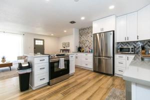 Private Chic 2br 10 min to Downtown Fast Wifi