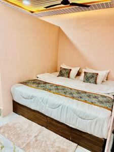 Avigat Kabir hotel sanwer