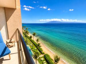 Mahana Oceanfront Studio Sleeps 2 Villas Steps to Beach Complimentary Car with 6 Nights MAH-1002 by KBM