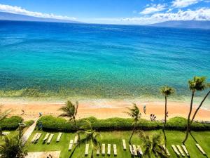 Mahana Oceanfront Studio Sleeps 2 Villas Steps to Beach Complimentary Car with 6 Nights MAH-1002 by KBM
