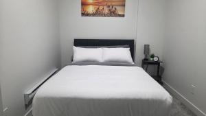 New Family Modern 2-Bedroom near Hospital, YMCA, Cineplex, Grocery Stores