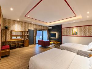 C Family Hotel