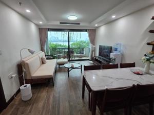 Lakeside Retreat - Tay Ho
