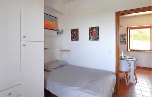 1 Bedroom Cozy Apartment In Sparvasile