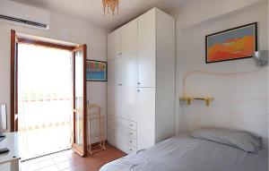 1 Bedroom Cozy Apartment In Sparvasile