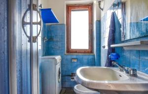 1 Bedroom Cozy Apartment In Sparvasile