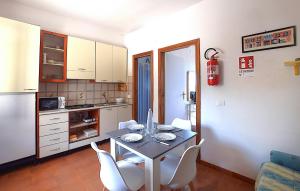 1 Bedroom Cozy Apartment In Sparvasile