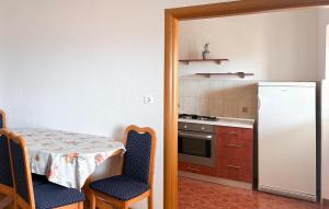 Cozy Apartment In Kustici With Wifi