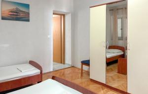Cozy Apartment In Kustici With Wifi