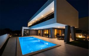Gorgeous Home In Zaton