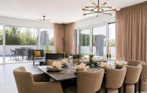 Gorgeous Home In Zaton
