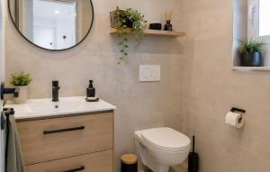 Beautiful Apartment In Rogoznica With Wifi