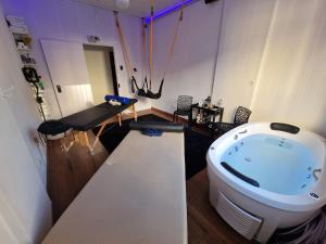 Quarto exclusivo para homens em um estúdio de massagem