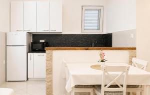 Nice Apartment In Smokvica With Wifi