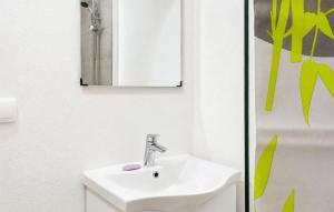 Nice Apartment In Smokvica With Wifi