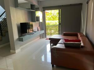 Cha-Am Hua-Hin Beach Villa by BirdOfParadise