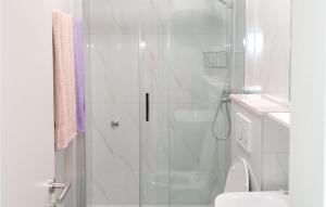 Nice Apartment In Makarska With Wifi