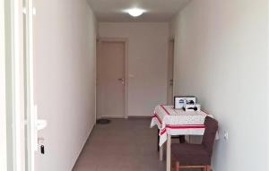 Nice Apartment In Makarska With Wifi