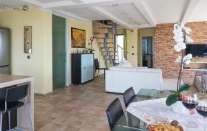 2 Bedroom Stunning Home In Imperia