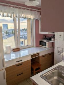 9th Floor Flat with Balcony, Free Parking