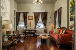 The Columbine Room - Queen Anne Bed & Breakfast