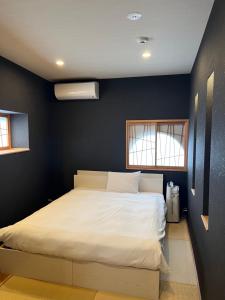 Spacious 3-Bedroom Private House - 6 Mins to Momodani Station