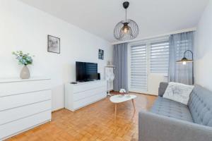 Funkcjonalny Apartament z Balkonem by Noclegi Renters
