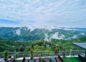 The Himalayan Heaven on the edge