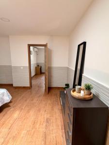 2-Bedroom Apartment 1-Minute Walk to the Beach