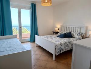 Pedra Blu Holiday Home with stunning terrace overlooking the sea