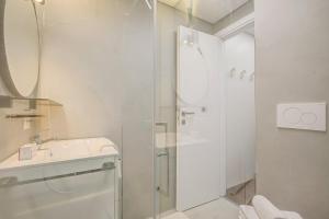 Studio La Finestra Sulle Piste with Balcony and Garage - Happy Rentals