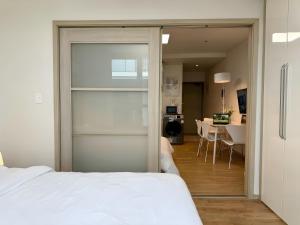 Healing stay just 3 minutes on foot from Gwanghwamun, within walking distance to Myeongdong, Gyeongbokgung, and Insadong