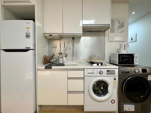 Healing stay just 3 minutes on foot from Gwanghwamun, within walking distance to Myeongdong, Gyeongbokgung, and Insadong