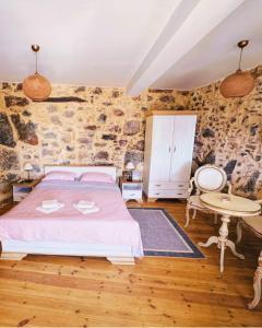 Roza Stone Studio with Private Veranda & Mountain view