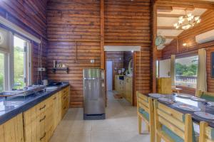 CosmicStays Yotsuba Luxury Chalet in a Zen Forest
