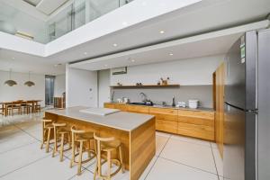 Casca - 3BR Luxury Villa Setraduta with Waterfall View
