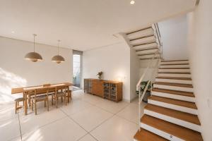 Casca - 3BR Luxury Villa Setraduta with Waterfall View