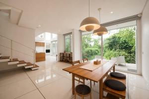 Casca - 3BR Luxury Villa Setraduta with Waterfall View